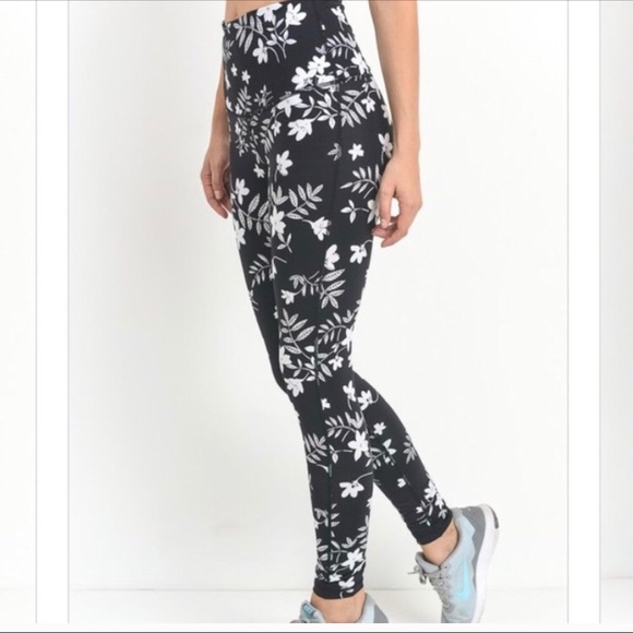 1 LEFT 💫 NEW IN PACKAGE FLORAL LEGGING - Picture 2 of 8